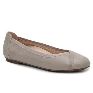 Vionic Caroll Leather Slip On Flat Shoe Grey 5 NIB